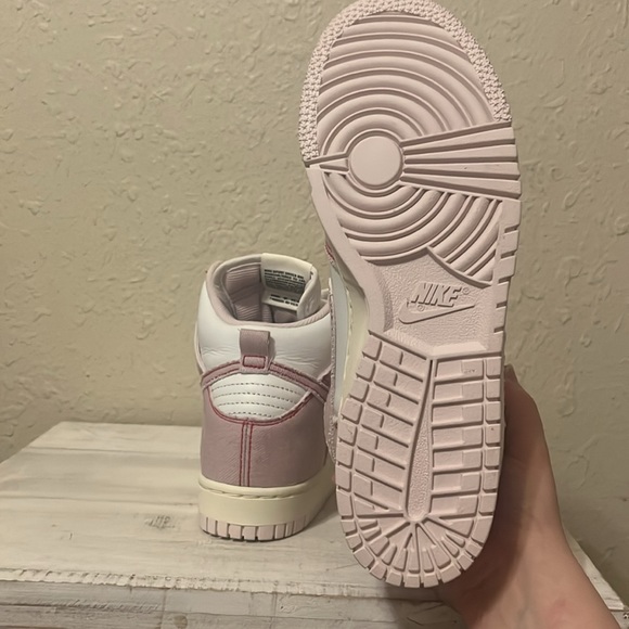 ~Brand New~ *Never Worn* Nike Dunk High 1985 'Barely Rose' - Picture 5 of 6